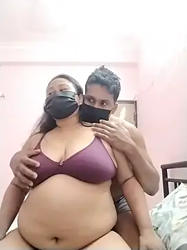 Snapshot of DesiSeductress chatting on 02/20/26, 03:23 DesiSeductress online show from 02/20/26, 03:23