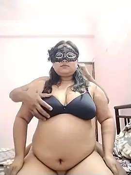 Snapshot of DesiSeductress chatting on 03/11/26, 06:36 DesiSeductress online show from 03/11/26, 06:36