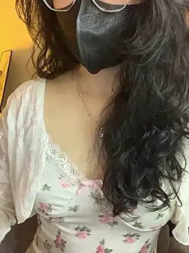 Snapshot of Sofiababy22 chatting on 01/18/26, 04:00 Sofiababy22 online show from 01/18/26, 04:00