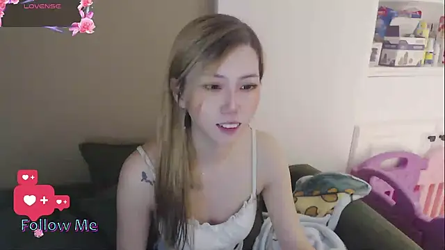 Snapshot of whitecat13 chatting on 05/13/26, 10:12 whitecat13 online show from 05/13/26, 10:12