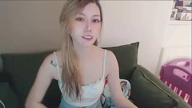 Snapshot of whitecat13 chatting on 05/25/26, 11:27 whitecat13 online show from 05/25/26, 11:27