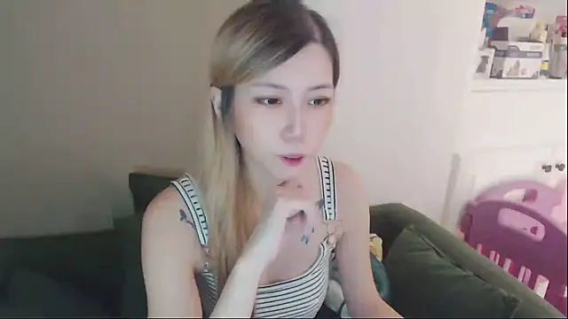 Snapshot of whitecat13 chatting on 07/10/26, 11:57 whitecat13 online show from 07/10/26, 11:57