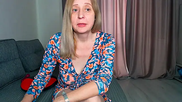 Snapshot of MiLenaMilf chatting on 03/15/26, 06:41 MiLenaMilf online show from 03/15/26, 06:41