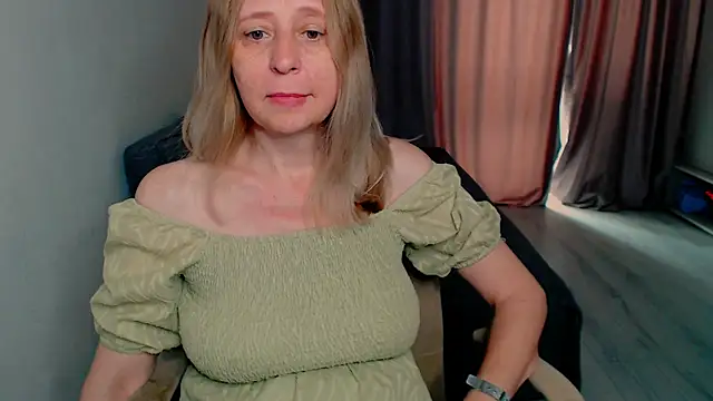 Snapshot of MiLenaMilf chatting on 06/09/26, 06:25 MiLenaMilf online show from 06/09/26, 06:25
