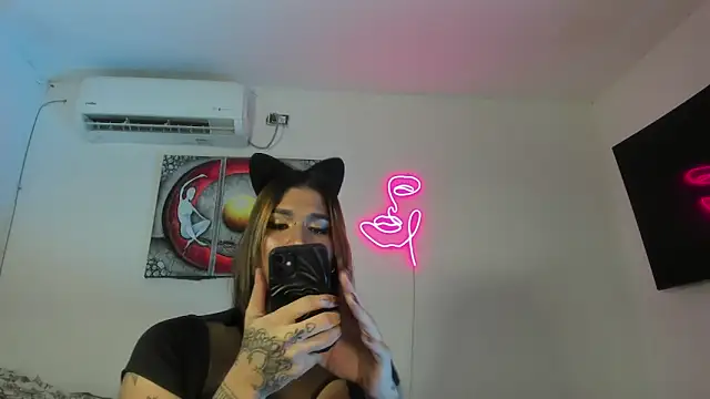 Snapshot of Maya_Nova chatting on 01/18/26, 02:48 Maya Nova online show from 01/18/26, 02:48