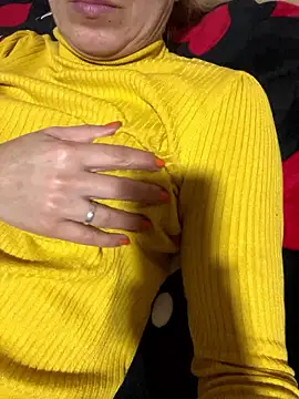 Snapshot of SexyMamiVee chatting on 01/08/26, 12:18 SexyMamiVee online show from 01/08/26, 12:18