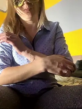 Snapshot of SexyMamiVee chatting on 01/10/26, 06:20 SexyMamiVee online show from 01/10/26, 06:20