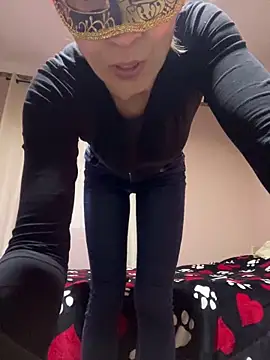 Snapshot of SexyMamiVee chatting on 02/04/26, 12:55 SexyMamiVee online show from 02/04/26, 12:55