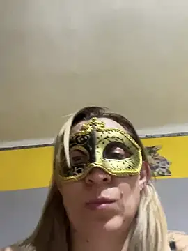 Snapshot of SexyMamiVee chatting on 02/21/26, 05:47 SexyMamiVee online show from 02/21/26, 05:47