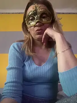 Snapshot of SexyMamiVee chatting on 03/05/26, 04:03 SexyMamiVee online show from 03/05/26, 04:03