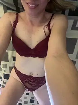 Snapshot of SexyMamiVee chatting on 03/06/26, 06:37 SexyMamiVee online show from 03/06/26, 06:37