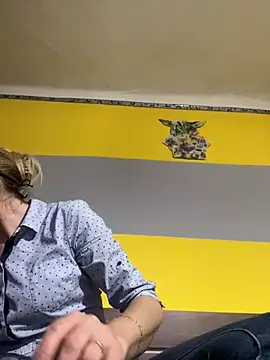 Snapshot of SexyMamiVee chatting on 03/24/26, 04:45 SexyMamiVee online show from 03/24/26, 04:45