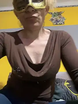 Snapshot of SexyMamiVee chatting on 04/03/26, 05:00 SexyMamiVee online show from 04/03/26, 05:00