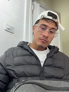 Latin Paisa Boy online show from 05/17/26, 12:19