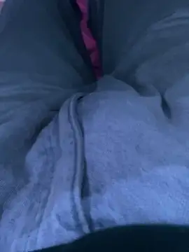 Snapshot of LittleGuy_2007 chatting on 12/22/25, 01:02 LittleGuy 2007 online show from 12/22/25, 01:02