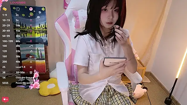 Snapshot of cuteqiqi chatting on 04/21/26, 02:56 cuteqiqi online show from 04/21/26, 02:56