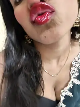 Snapshot of Yours-Zeenat chatting on 04/14/26, 06:58 Yours-Zeenat online show from 04/14/26, 06:58