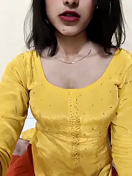 Snapshot of Yours-Zeenat chatting on 04/16/26, 10:38 Yours-Zeenat online show from 04/16/26, 10:38
