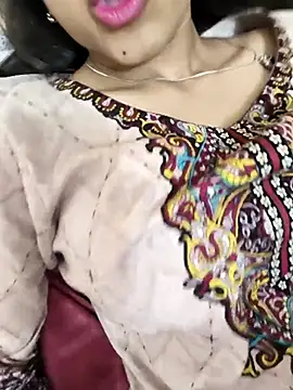 Snapshot of Yours-Zeenat chatting on 04/25/26, 10:18 Yours-Zeenat online show from 04/25/26, 10:18