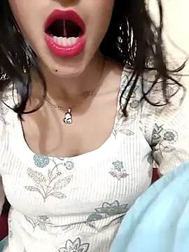 Snapshot of Yours-Zeenat chatting on 05/08/26, 05:57 Yours-Zeenat online show from 05/08/26, 05:57
