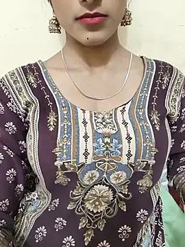 Snapshot of Yours-Zeenat chatting on 05/26/26, 07:59 Yours-Zeenat online show from 05/26/26, 07:59