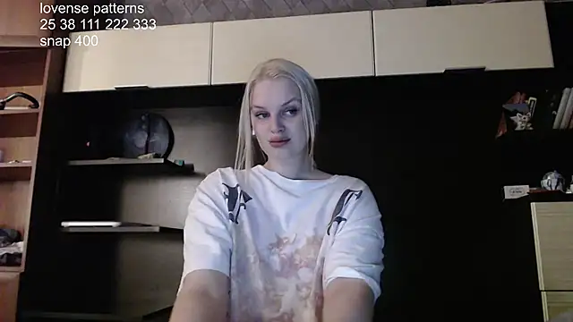 Snapshot of hey_shinyy chatting on 07/20/26, 07:27 hey shinyy online show from 07/20/26, 07:27