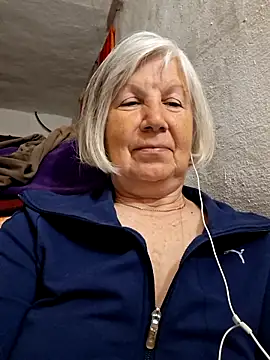 KlaudiaDarling online show from 05/05/26, 06:49