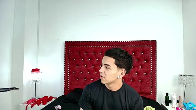 Snapshot of Jaden_and_sofia chatting on 05/14/26, 03:02 Jaden and sofia online show from 05/14/26, 03:02