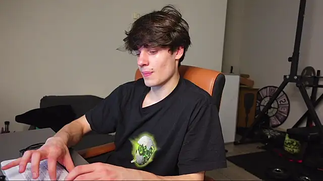 Snapshot of Daniel_Shawnn chatting on 01/12/26, 02:11 Daniel Shawnn online show from 01/12/26, 02:11