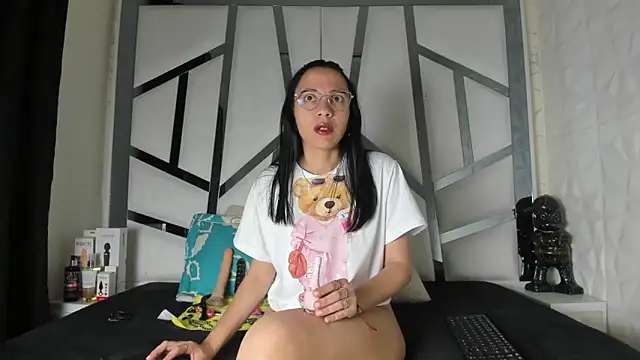 Lunahot68 online show from 04/29/26, 02:48