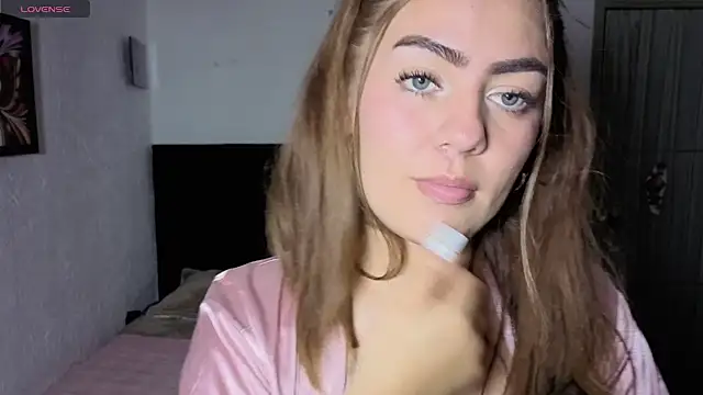 Snapshot of VelourNyx chatting on 01/06/26, 03:43 VelourNyx online show from 01/06/26, 03:43