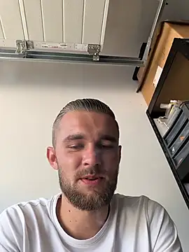 Snapshot of Benjamiinlt chatting on 08/01/26, 03:44 Benjamiinlt online show from 08/01/26, 03:44