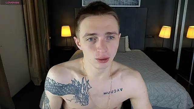 Snapshot of LEO__MILLER chatting on 01/06/26, 04:00 LEO MILLER online show from 01/06/26, 04:00