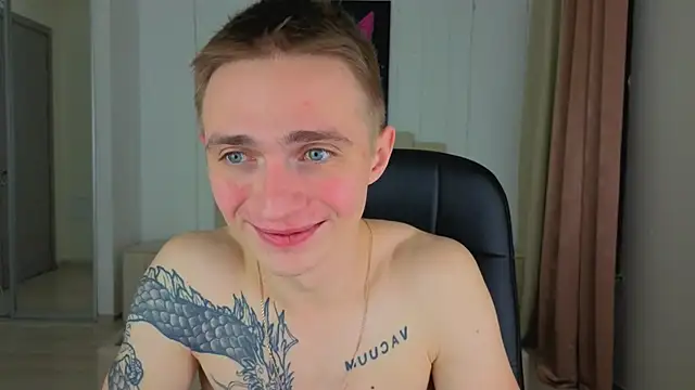 Snapshot of LEO__MILLER chatting on 01/07/26, 04:48 LEO MILLER online show from 01/07/26, 04:48