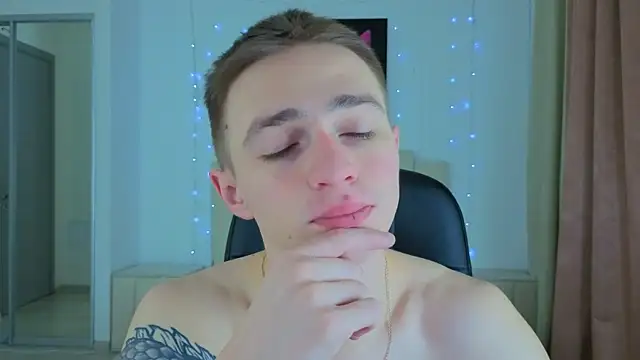 Snapshot of LEO__MILLER chatting on 01/07/26, 05:48 LEO MILLER online show from 01/07/26, 05:48