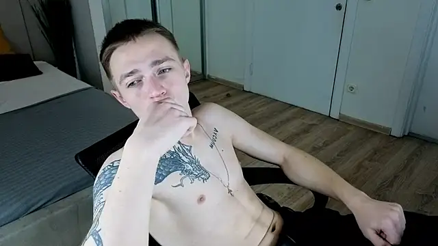 Snapshot of LEO__MILLER chatting on 01/08/26, 03:58 LEO MILLER online show from 01/08/26, 03:58