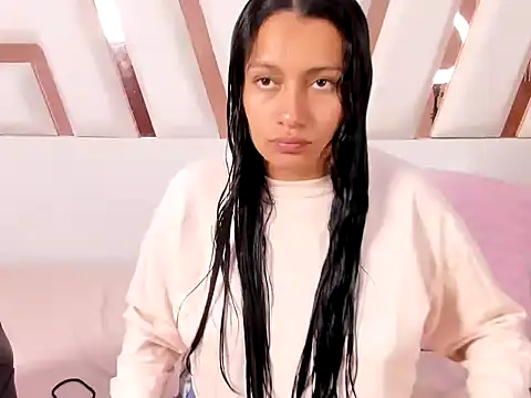 MiaKleinX online show from 06/01/26, 11:17