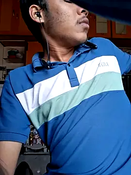 Snapshot of yourpussylover_20 chatting on 01/15/26, 05:56 yourpussylover 20 online show from 01/15/26, 05:56