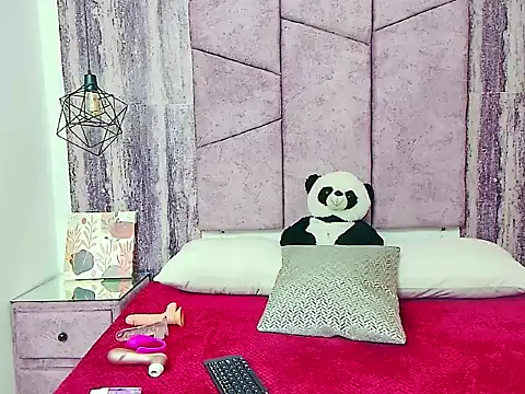 Snapshot of AlahiaEvansz chatting on 02/10/26, 01:32 AlahiaEvansz online show from 02/10/26, 01:32