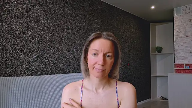 Amanda Luxe online show from 05/02/26, 03:00