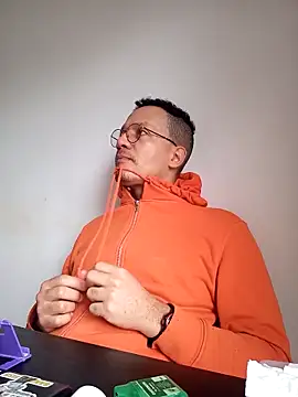 Snapshot of Henrytsuzuki chatting on 02/01/26, 03:21 Henrytsuzuki online show from 02/01/26, 03:21