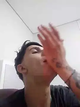 Snapshot of Fefe2805 chatting on 03/08/26, 10:46 Fefe2805 online show from 03/08/26, 10:46