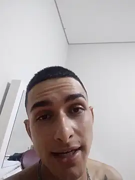 Snapshot of Fefe2805 chatting on 03/13/26, 01:01 Fefe2805 online show from 03/13/26, 01:01