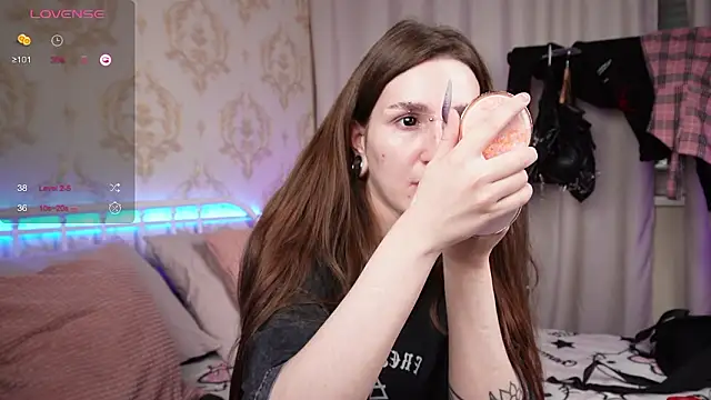 Snapshot of Alice_Goth chatting on 01/19/26, 03:43 Alice Goth online show from 01/19/26, 03:43