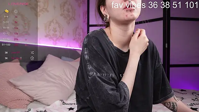 Snapshot of Alice_Goth chatting on 02/22/26, 01:29 Alice Goth online show from 02/22/26, 01:29