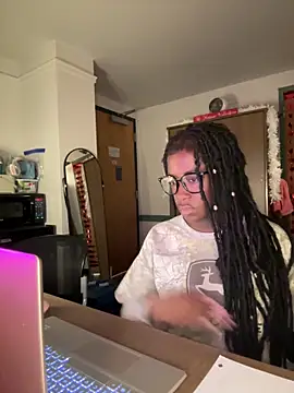 Snapshot of CookiesNcreaming chatting on 02/05/26, 12:04 CookiesNcreaming online show from 02/05/26, 12:04