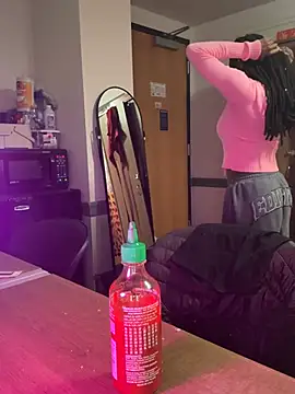 Snapshot of CookiesNcreaming chatting on 02/11/26, 10:37 CookiesNcreaming online show from 02/11/26, 10:37