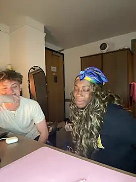 Snapshot of CookiesNcreaming chatting on 03/23/26, 10:58 CookiesNcreaming online show from 03/23/26, 10:58