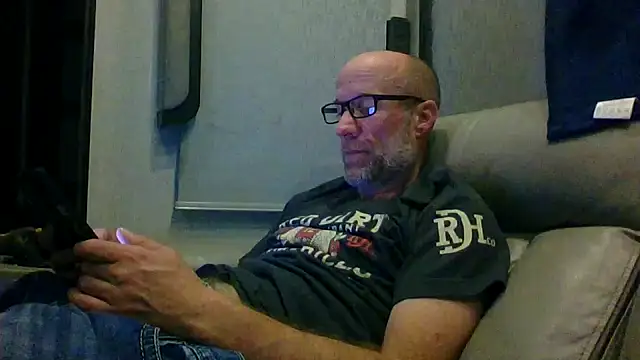 Snapshot of tittycum3636 chatting on 03/30/26, 04:13 tittycum3636 online show from 03/30/26, 04:13
