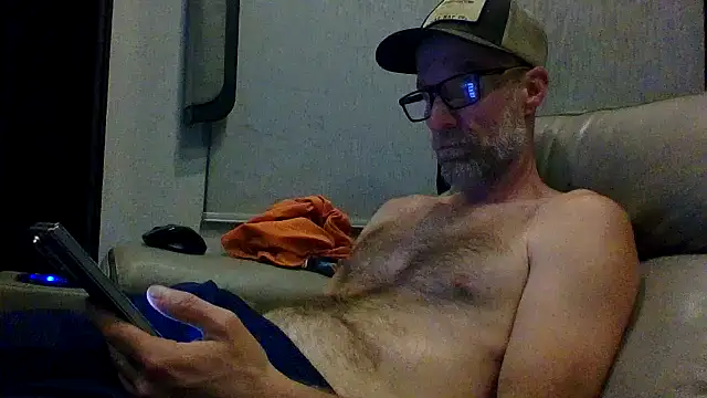 Snapshot of tittycum3636 chatting on 06/20/26, 09:01 tittycum3636 online show from 06/20/26, 09:01